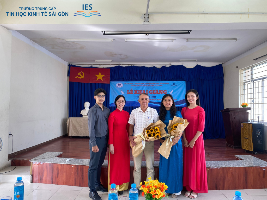 Trung cấp Tin học Kinh tế Sài Gòn khai giảng năm học mới